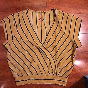 Short sleeve crop top